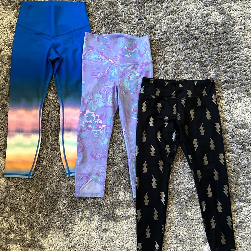 Girl’s bundled athletic bottoms